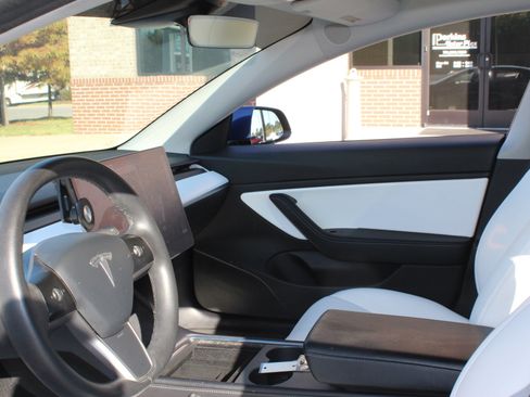 Used 2021 Tesla Model 3 Standard Range Plus image 12