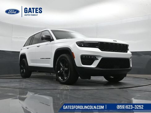Used 2023 Jeep Grand Cherokee Limited w/ Black Appearance Package AWD/4WD image 41