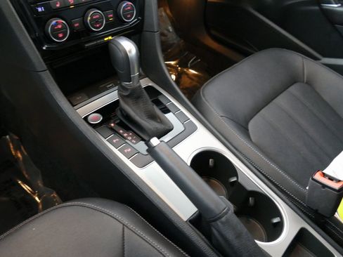 Used 2020 Volkswagen Passat 2.0T SEL image 22