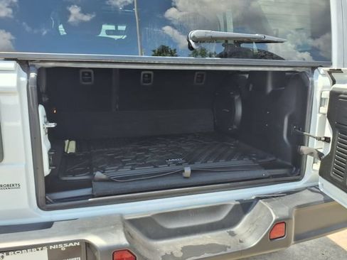 Used 2023 Jeep Wrangler Unlimited Rubicon 4xe w/ Cold Weather Group AWD/4WD image 28