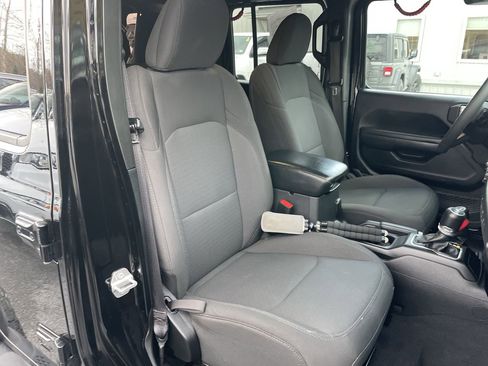 Used 2023 Jeep Wrangler Sport S image 34