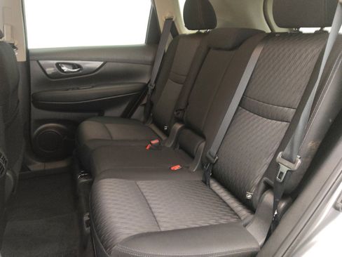 Used 2017 Nissan Rogue SV image 18