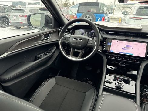 New 2026 Jeep Grand Cherokee Laredo image 10