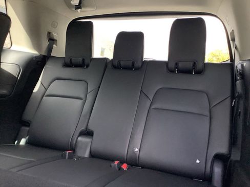 New 2025 Nissan Pathfinder SL w/ Black Appearance Package image 32