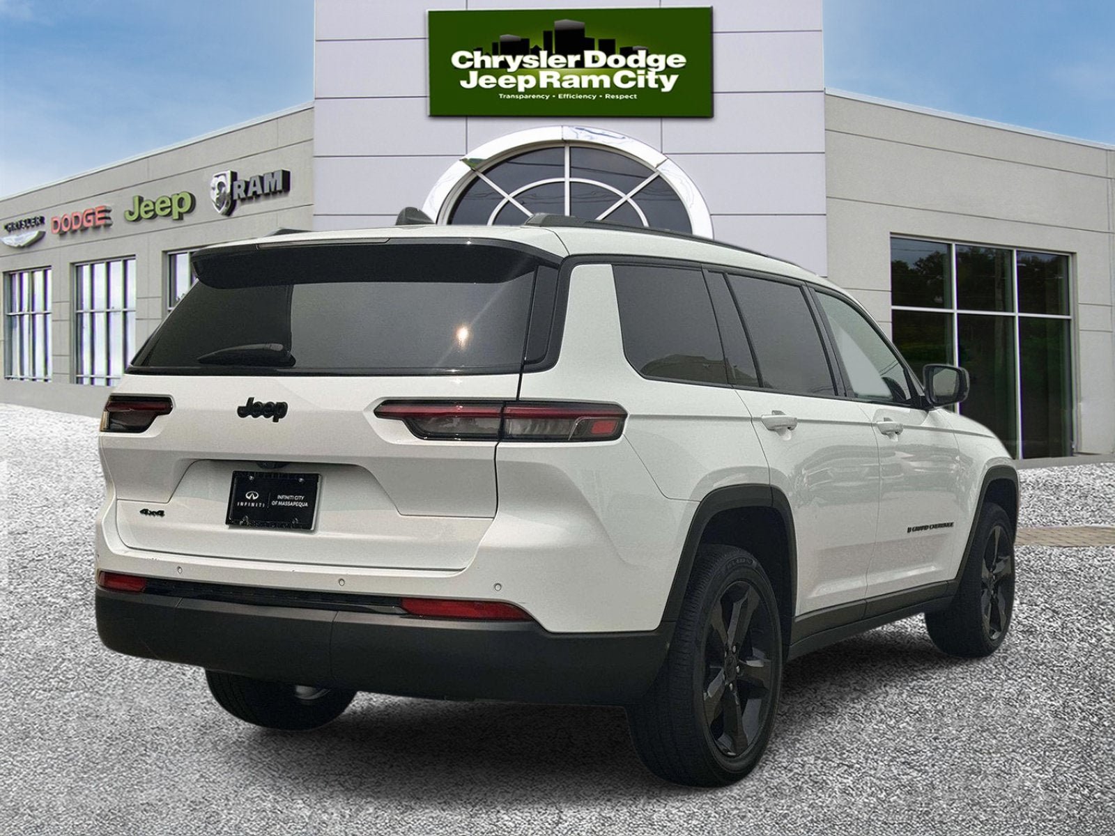 Used 2023 Jeep Grand Cherokee L Laredo AWD/4WD image 6