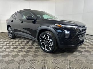 Used 2025 Chevrolet Trax RS w/ Driver Confidence Package video 2