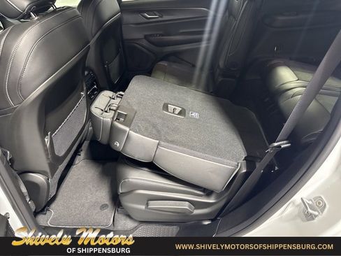 New 2025 Jeep Grand Cherokee L Altitude image 32