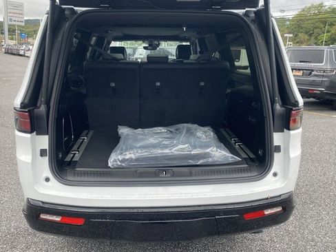 New 2025 Jeep Wagoneer L Series II w/ Convenience Group I image 7
