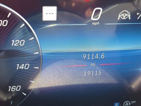 Used 2023 Mercedes-Benz GLC 300 4MATIC image 11