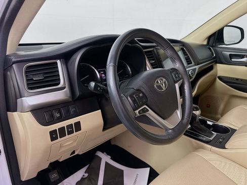 Used 2016 Toyota Highlander Limited FWD image 9