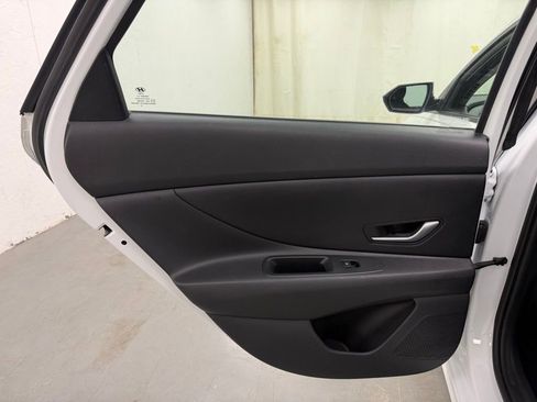 Used 2021 Hyundai Elantra SEL FWD image 13