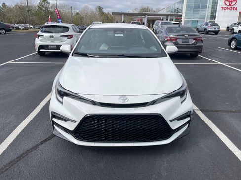 Used 2026 Toyota Corolla SE image 2