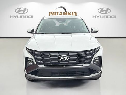 Certified 2025 Hyundai Tucson SE FWD image 2