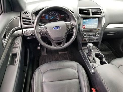 Used 2018 Ford Explorer XLT w/ Equipment Group 202A AWD/4WD image 20