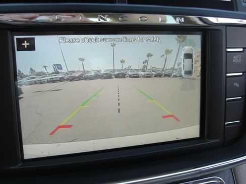 Used 2017 Lincoln Continental Premiere image 25