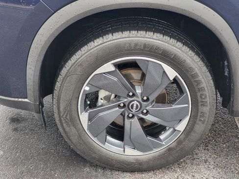 Used 2024 Nissan Rogue SV image 9