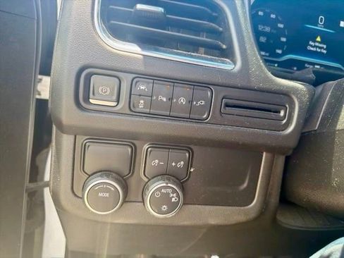 Used 2022 Chevrolet Suburban Premier RWD image 10