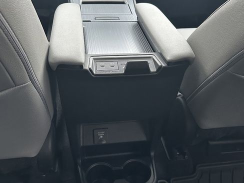 Used 2025 Toyota Sienna XLE w/ XLE Plus Package AWD/4WD image 38
