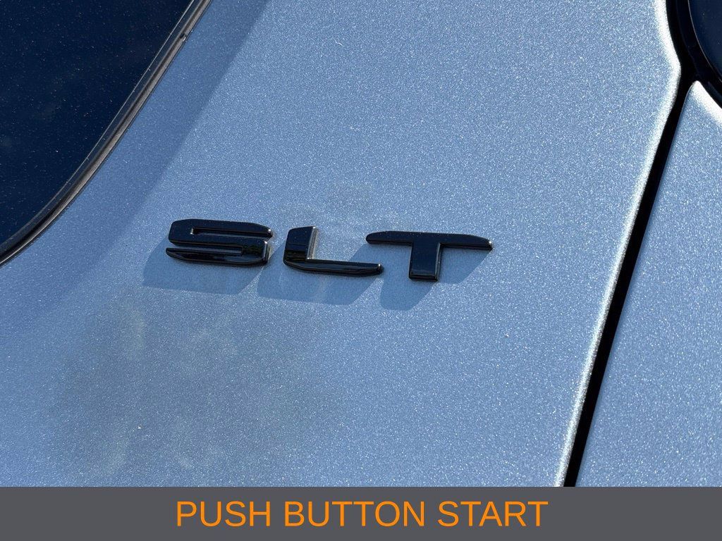 Used 2023 GMC Acadia SLT w/ Elevation Edition FWD image 7