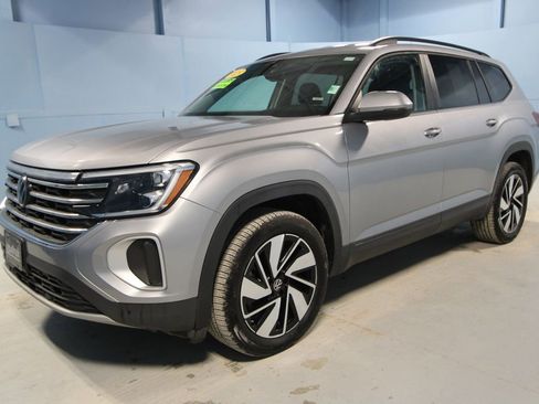 Used 2025 Volkswagen Atlas SE image 30