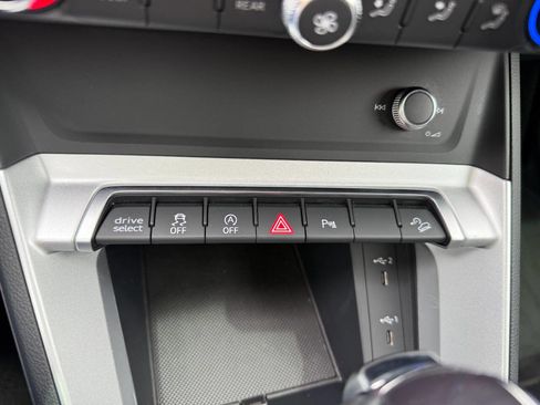 Used 2025 Audi Q3 2.0T Premium image 35