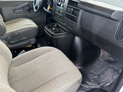 Certified 2025 GMC Savana 3500 LT w/ LT Preferred Equipment Group RWD image 20