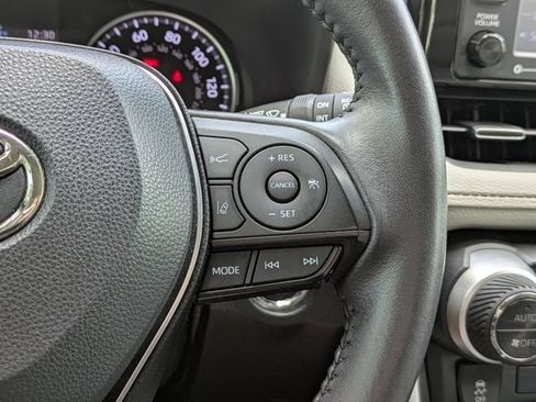 Used 2022 Toyota RAV4 XLE Premium FWD image 29
