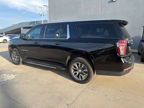 Used 2023 Chevrolet Suburban LT w/ LT Signature Plus Package AWD/4WD image 5