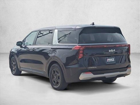 Used 2026 Kia Carnival FWD image 7