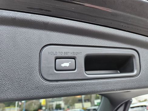 Used 2023 Acura MDX SH-AWD w/ Advance Package image 18