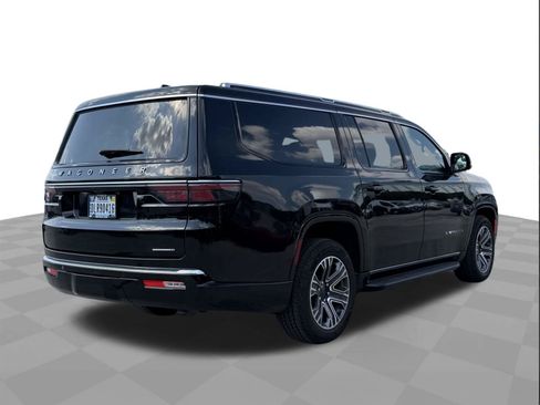 Used 2024 Jeep Wagoneer L Series II w/ Flexible Seating Group RWD image 5