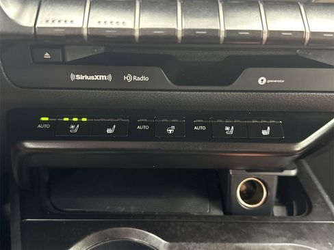 Used 2019 Lexus UX 200 w/ Premium Package image 32