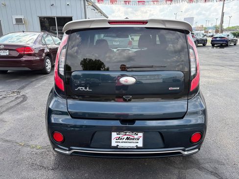 Used 2018 Kia Soul + FWD image 4