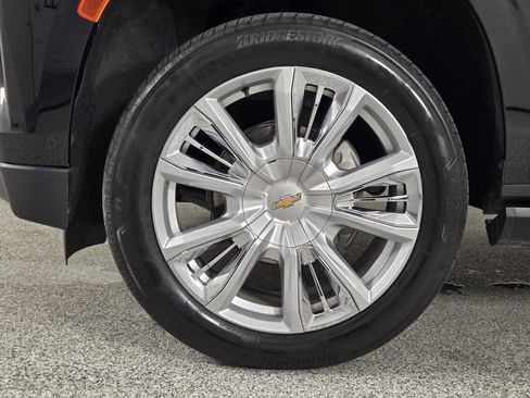 Used 2024 Chevrolet Suburban High Country AWD/4WD image 13