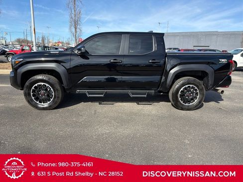 Used 2024 Toyota Tacoma TRD Off-Road image 10