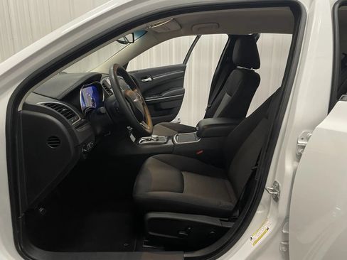 Used 2022 Chrysler 300 Touring AWD/4WD image 33