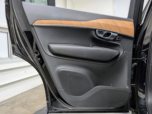 Used 2025 Volvo XC90 B6 Plus image 18