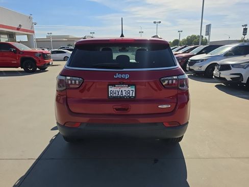 Used 2019 Jeep Compass Latitude FWD image 5