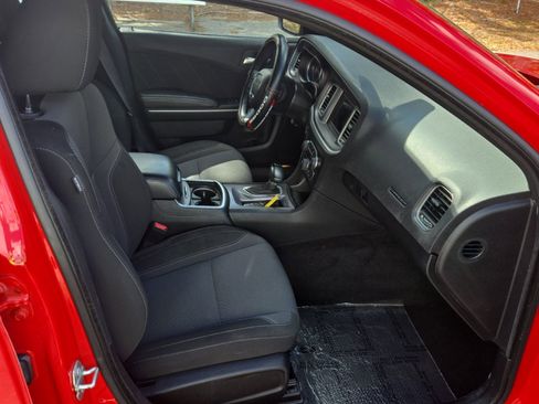 Used 2022 Dodge Charger SXT image 11