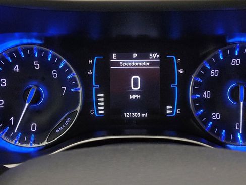 Used 2017 Chrysler Pacifica Touring-L FWD image 23