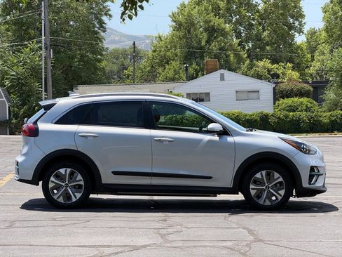 Used 2020 Kia Niro EX FWD image 6
