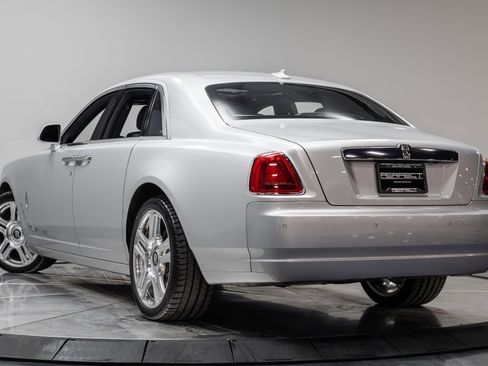 Used 2015 Rolls-Royce Ghost image 56