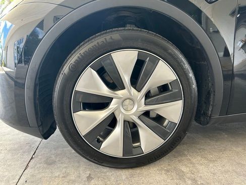 Used 2024 Tesla Model Y Long Range AWD/4WD image 14