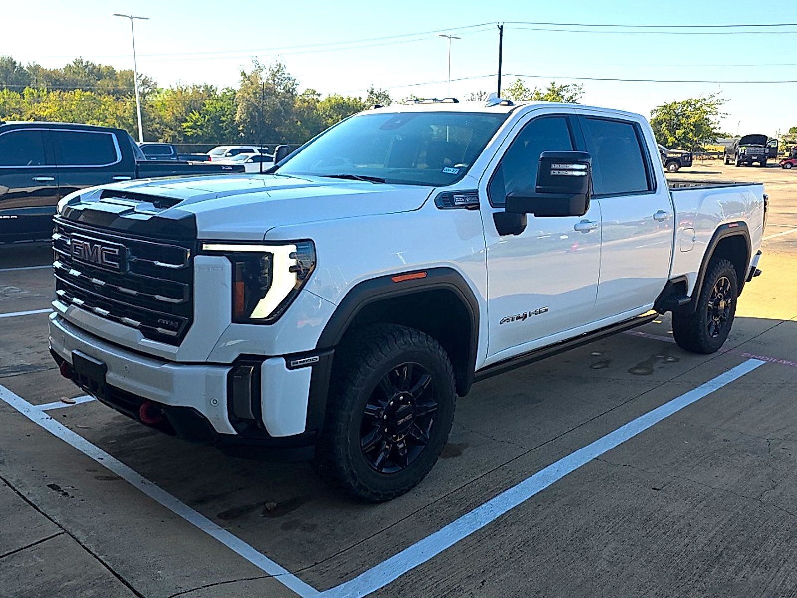 Used 2024 GMC Sierra 2500 AT4 w/ AT4 Premium Plus Package AWD/4WD image 2
