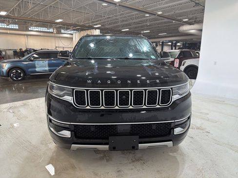 Used 2022 Jeep Wagoneer Series III w/ Premium Group I image 3