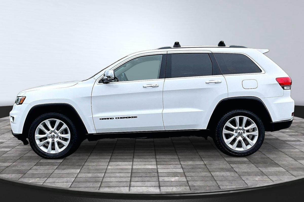 Used 2017 Jeep Grand Cherokee Limited w/ Luxury Group II AWD/4WD image 4