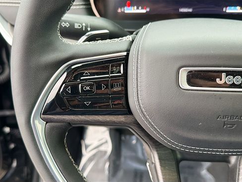 Used 2023 Jeep Grand Cherokee Overland w/ Luxury Tech Group IV image 38