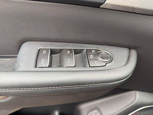 Used 2025 Buick Enclave Avenir w/ Super Cruise Package image 11