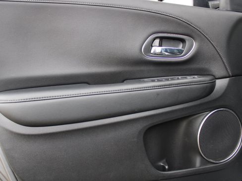 Used 2022 Honda HR-V EX-L image 9