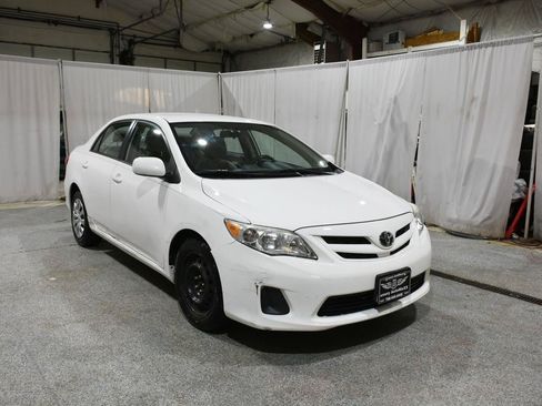 Used 2012 Toyota Corolla LE FWD image 3